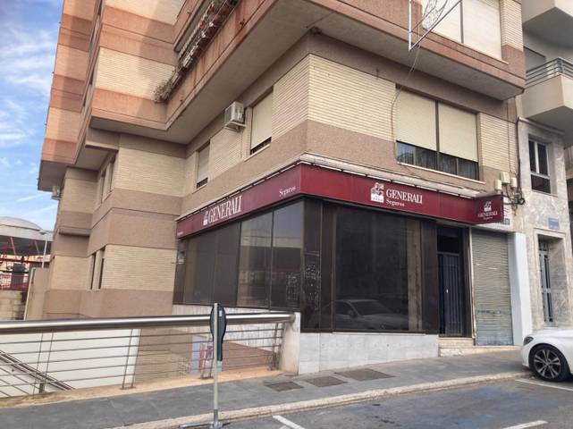 Local comercial en Alquiler en Crevillent