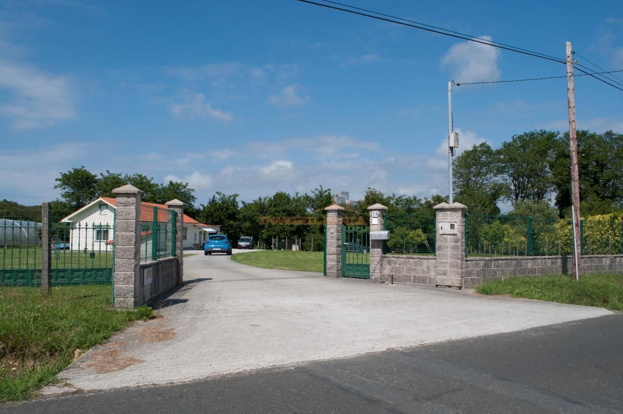 Vista exterior de Casa o xalet en venda en Narón amb Calefacció i Jardí privat