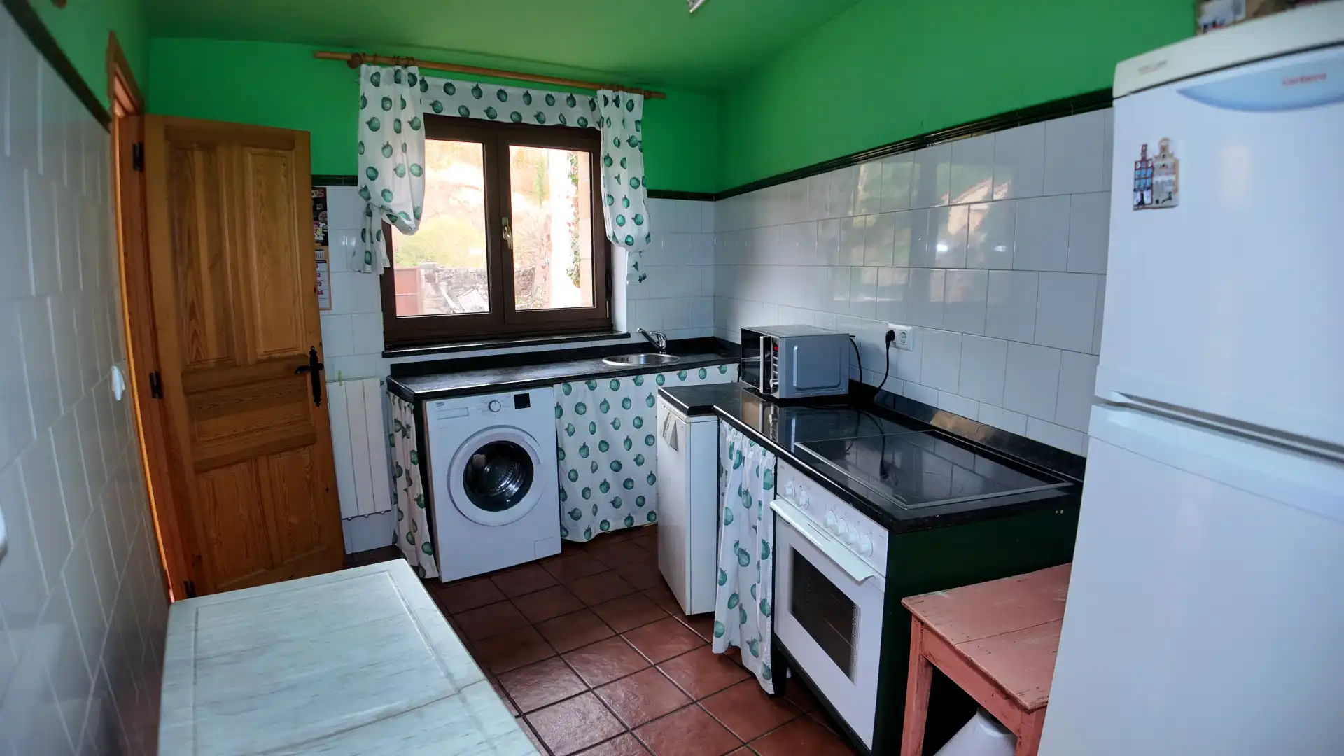 Cuina de Finca rústica en venda en Pomar de Valdivia amb Parquet i Moblat