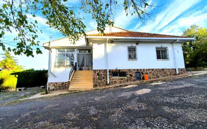 Vista exterior de Casa o xalet en venda en Ciudad Real Capital amb Terrassa, Traster i Piscina