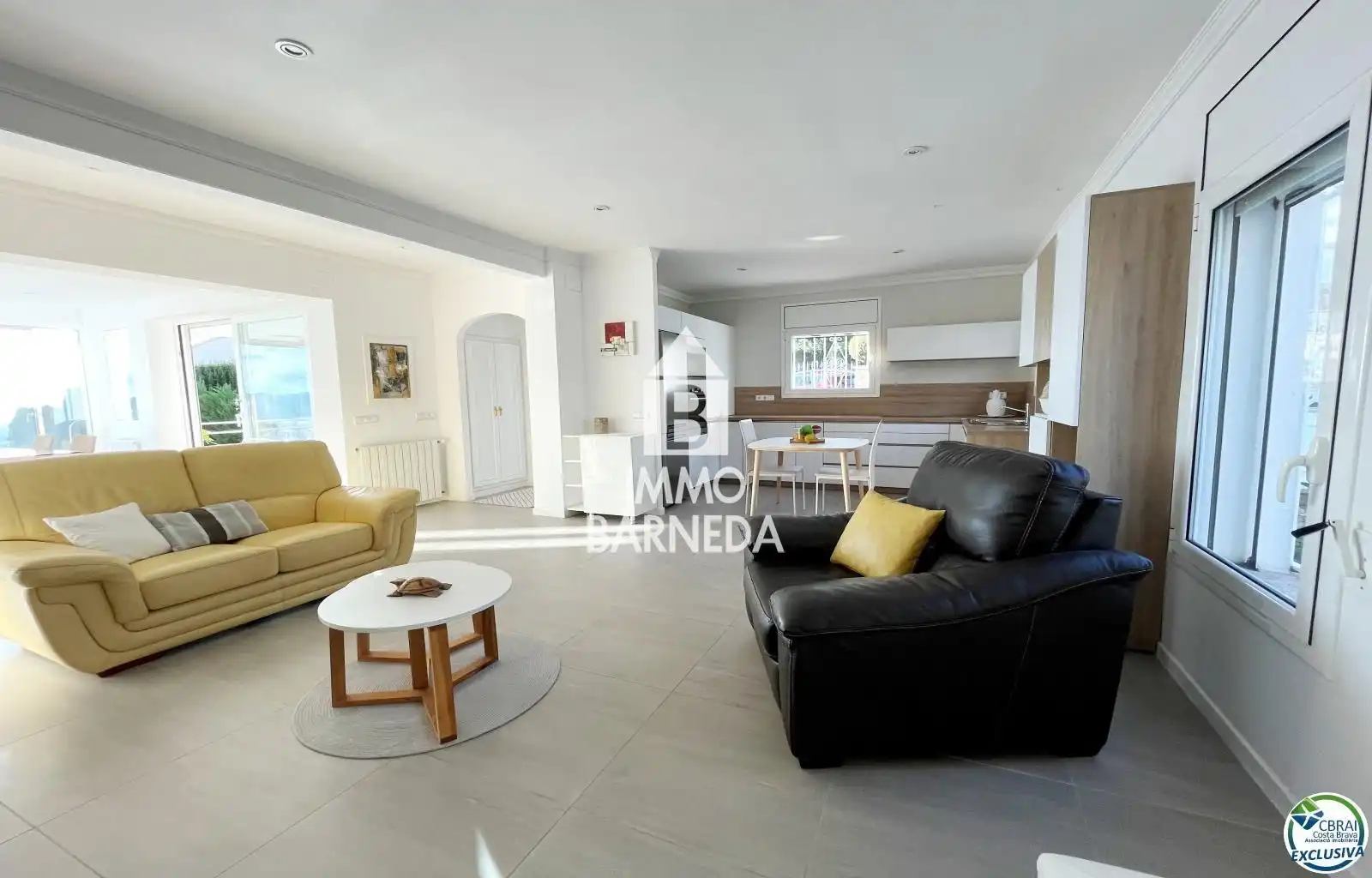 Sala d'estar de Casa o xalet en venda en Roses amb Aire condicionat, Calefacció i Jardí privat