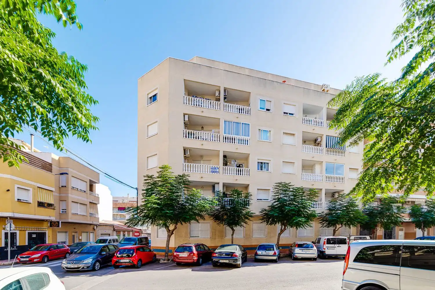 Vista exterior de Piso en venta en Torrevieja con Terraza y Amueblado