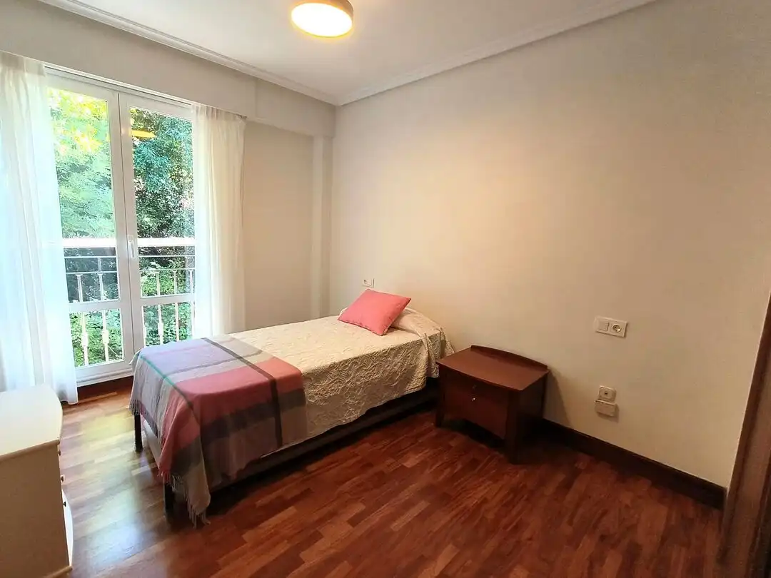 Flat with terrace to rent in Ibaeta, imagen 5