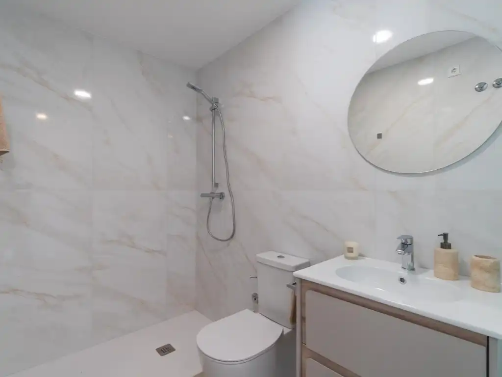 Bathroom of Apartments for sale in Orihuela  with Air Conditioner and Swimming Pool