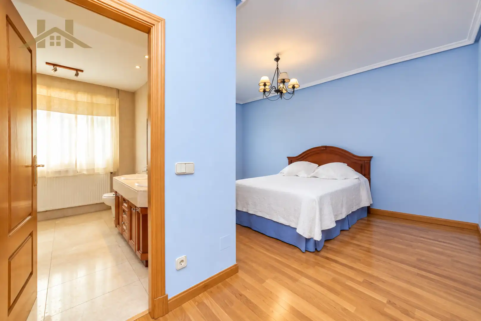 Habitación de Casa adosada en venta en Majadahonda con Aire acondicionado, Calefacción y Jardín privado