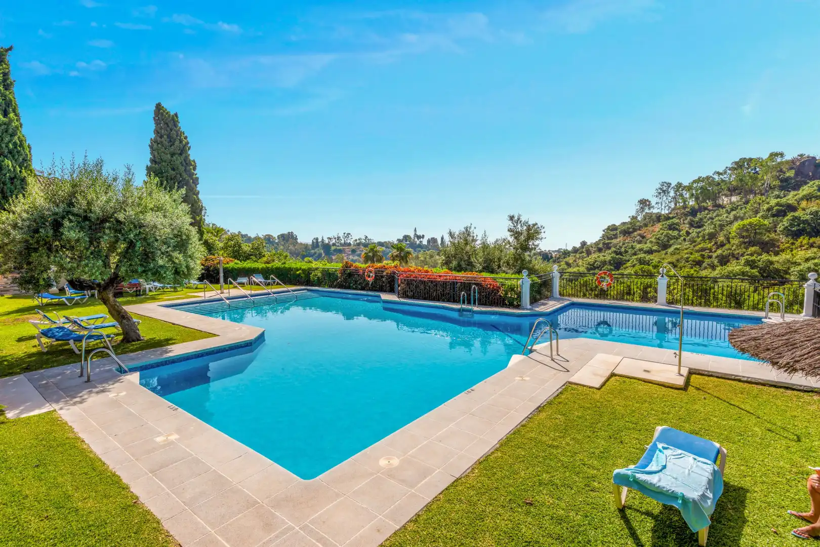 Piscina de Ático en venta en Benahavís con Aire acondicionado, Terraza y Piscina