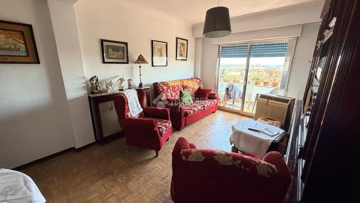 Sala d'estar de Pis en venda en Madrid amb Calefacció, Parquet i Terrassa