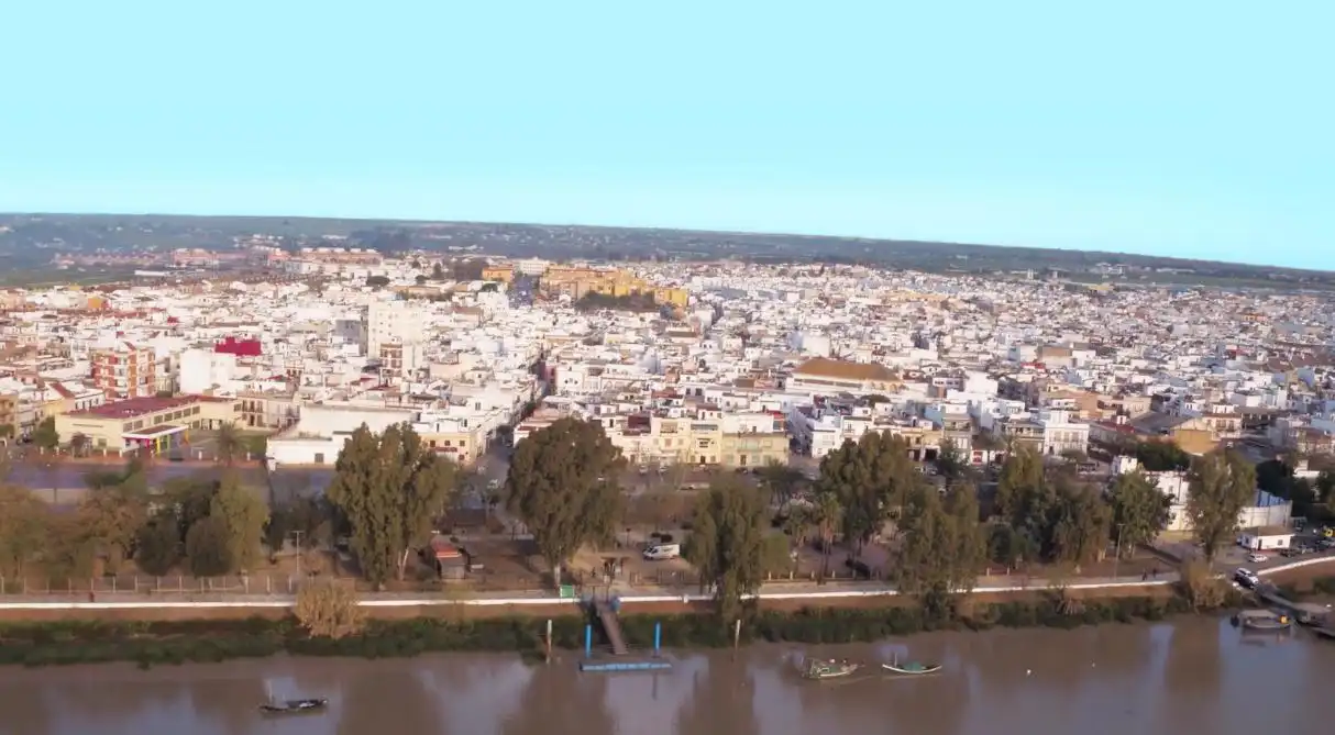 Vista exterior de Pis en venda en Coria del Río amb Terrassa