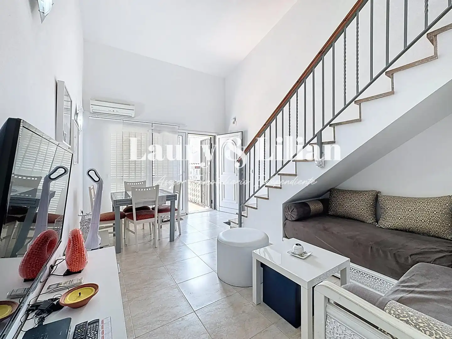 Sala d'estar de Casa adosada en venda en Empuriabrava amb Aire condicionat i Terrassa