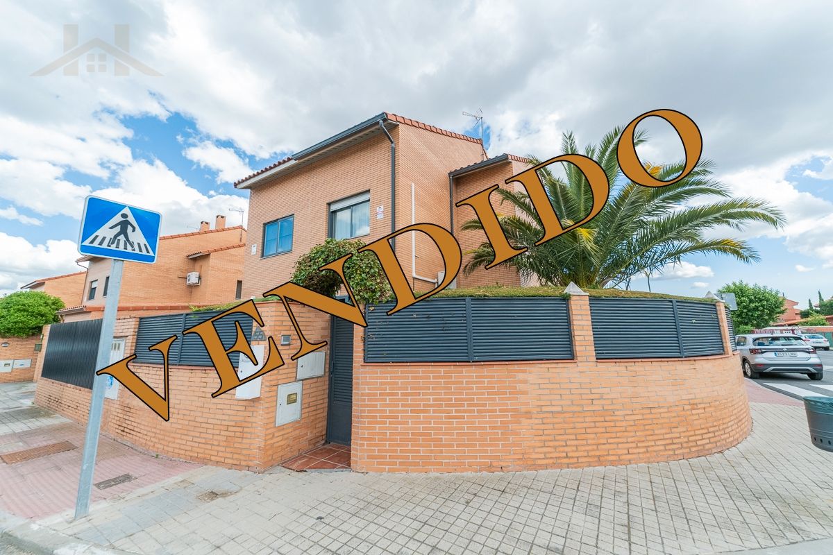 Exterior view of Single-family semi-detached for sale in Cubas de la Sagra  with Air Conditioner, Heating and Private garden