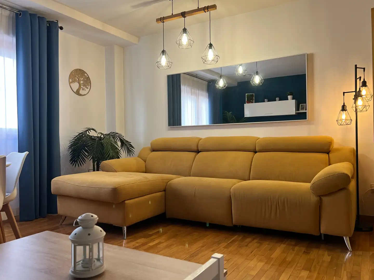Sala d'estar de Pis en venda en Sabiñánigo amb Calefacció, Parquet i Terrassa