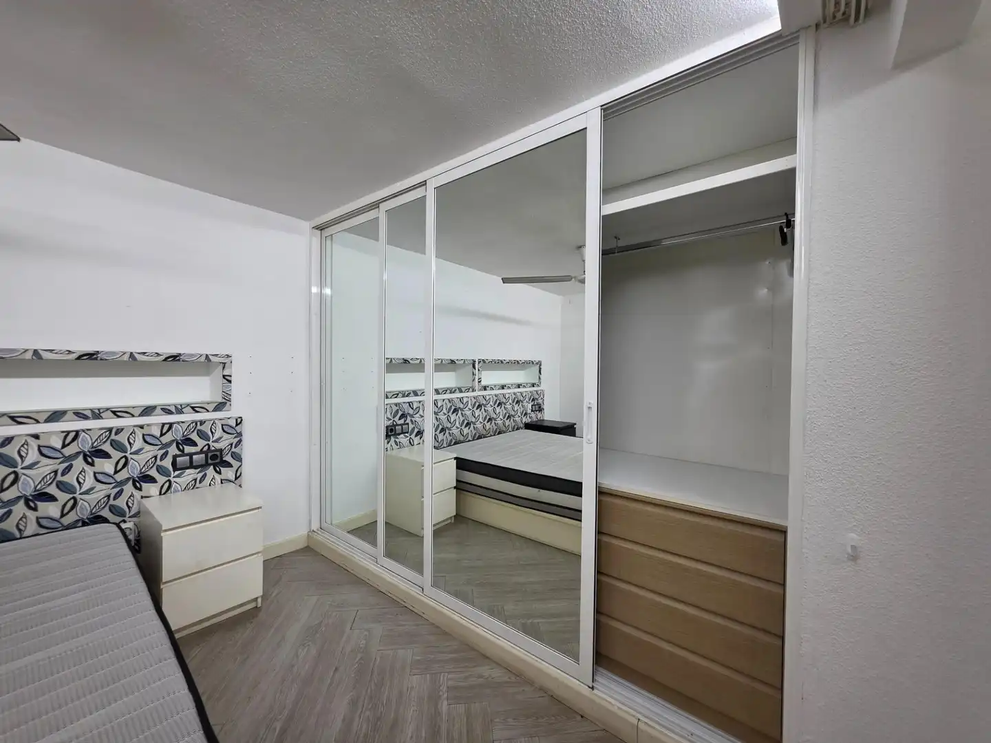 Schlafzimmer von Loft zum Verkauf in Alicante / Alacant mit Klimaanlage und Möbliert