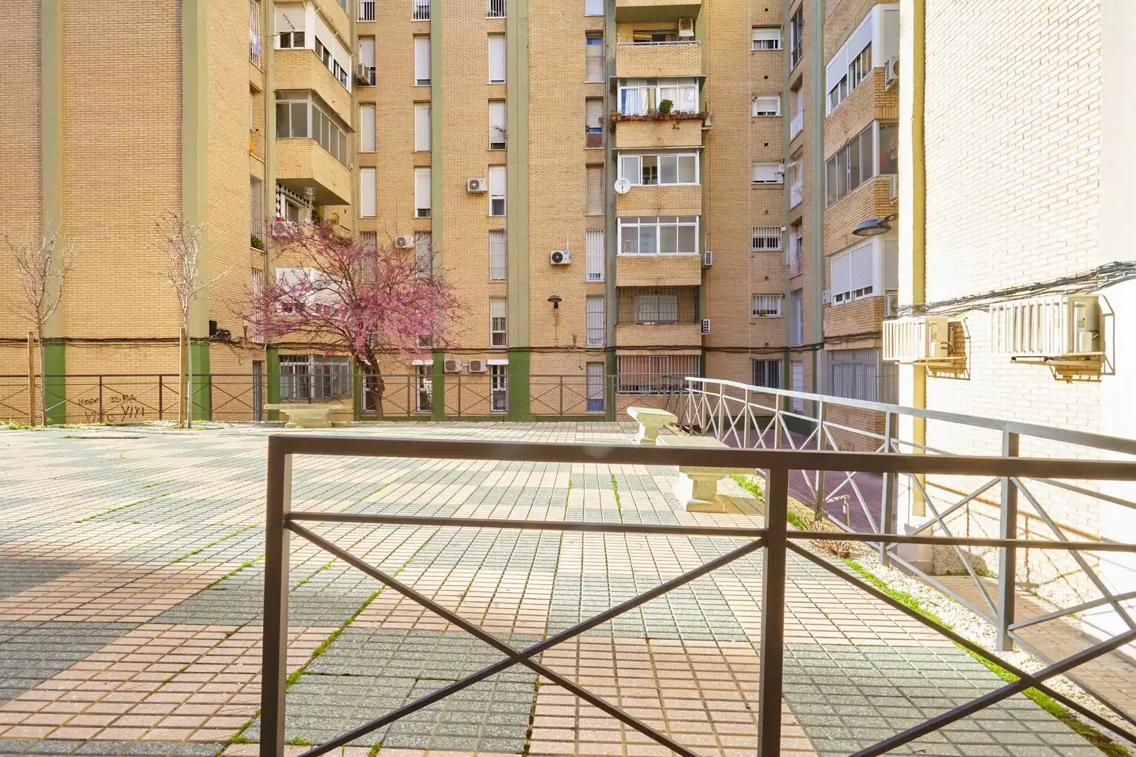 Vista exterior de Pis en venda en Jaén amb Aire condicionat
