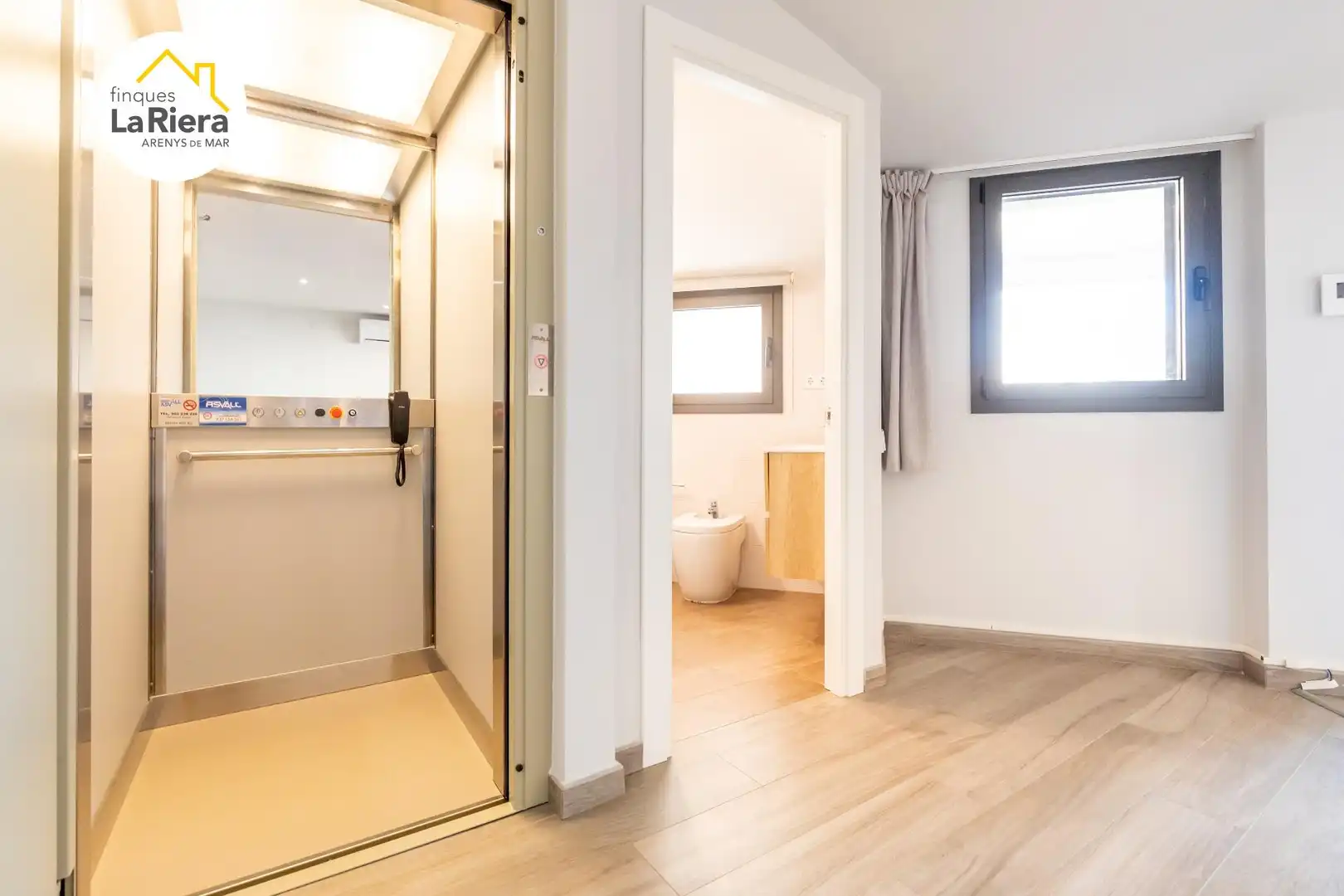 Baño de Dúplex en venta en Arenys de Mar con Aire acondicionado, Calefacción y Terraza