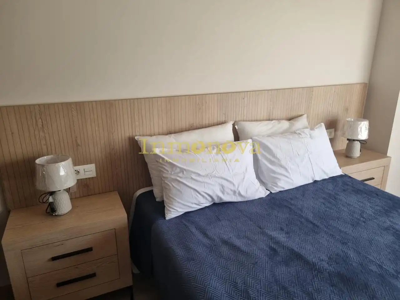 Habitación de Piso de alquiler en Cangas  con Calefacción, Amueblado y Balcón