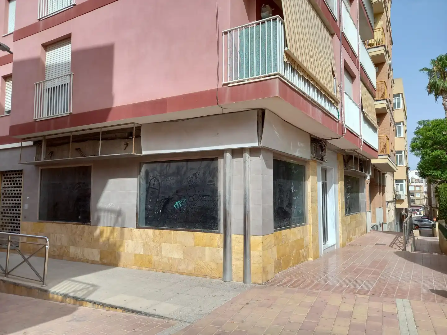 Vista exterior de Local en venta en Lorca
