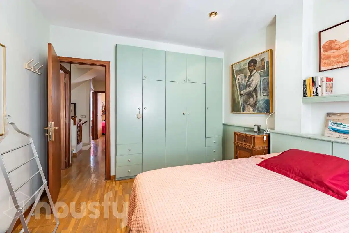 Habitación de Casa o chalet en venta en Sant Cugat del Vallès con Calefacción, Jardín privado y Parquet