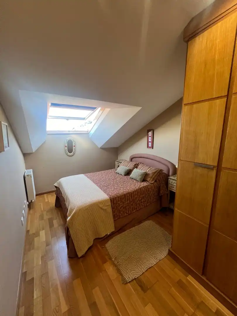 Schlafzimmer von Dachboden zum Verkauf in Villaviciosa mit Heizung und Balkon