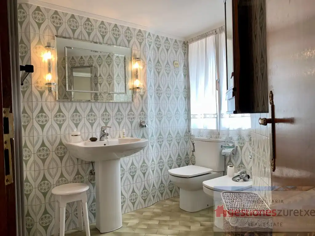 Bathroom of Flat for sale in Bilbao 
