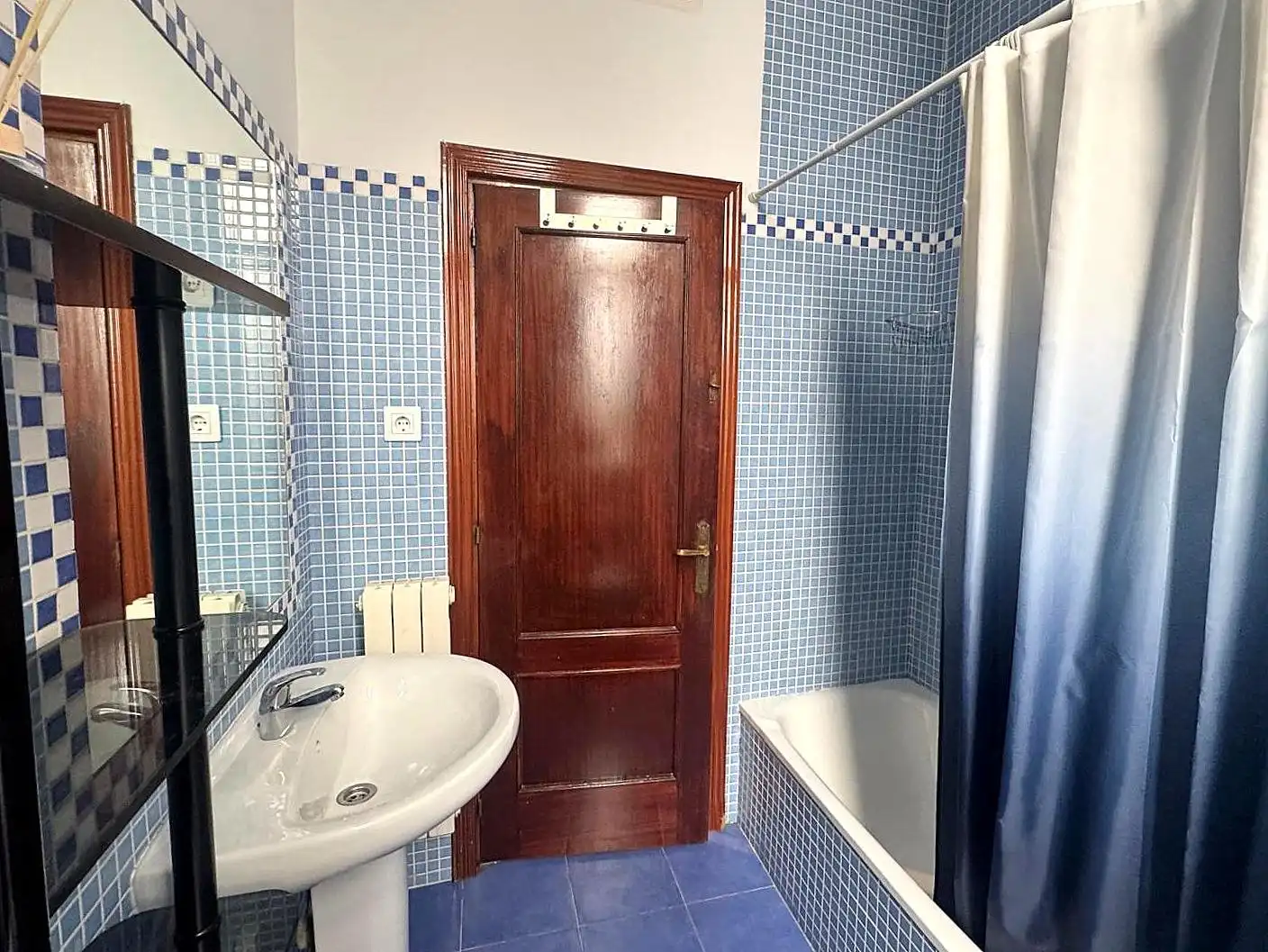 Baño de Piso en venta en Madrid con Calefacción, TV y Balcón