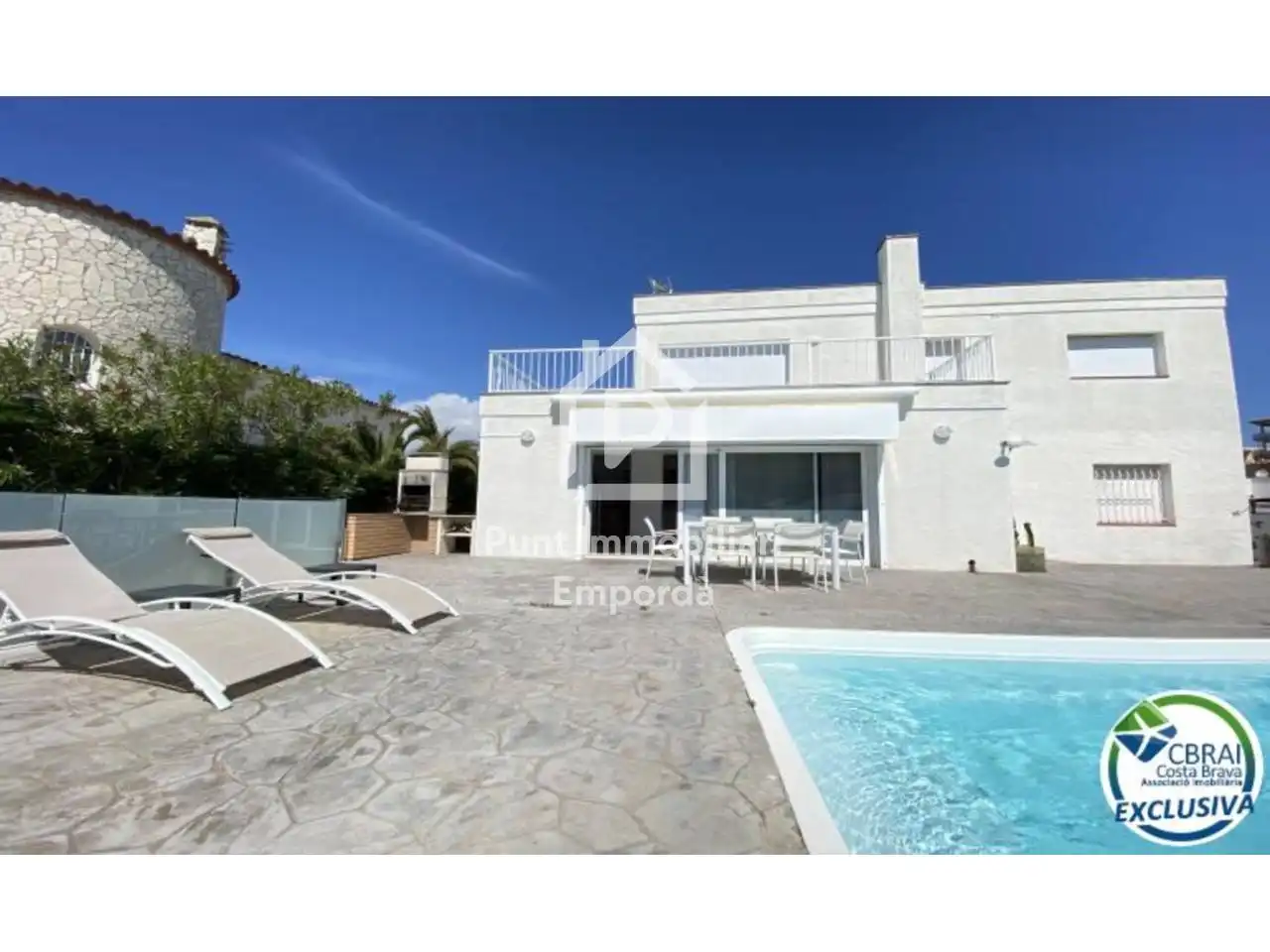 Casa amb piscina en venda a Cap Llarg