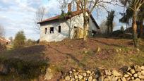 Vista exterior de Casa o xalet en venda en Torrelavega  amb Jardí privat