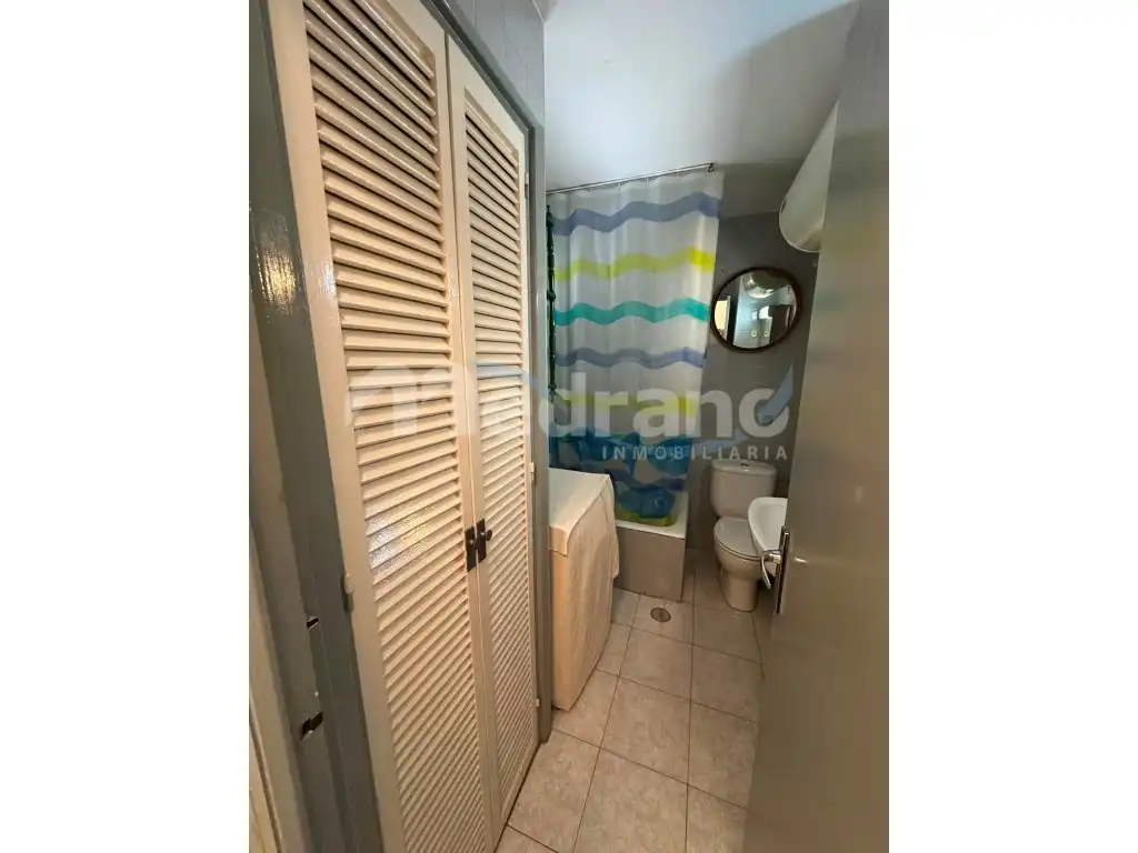Baño de Estudio en venta en Benidorm con Jardín privado, Piscina y Piscina comunitaria