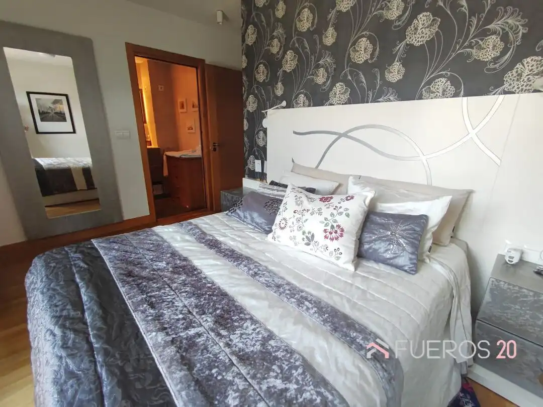 Schlafzimmer von Dachboden zum Verkauf in Barakaldo  mit Heizung, Terrasse und Abstellraum