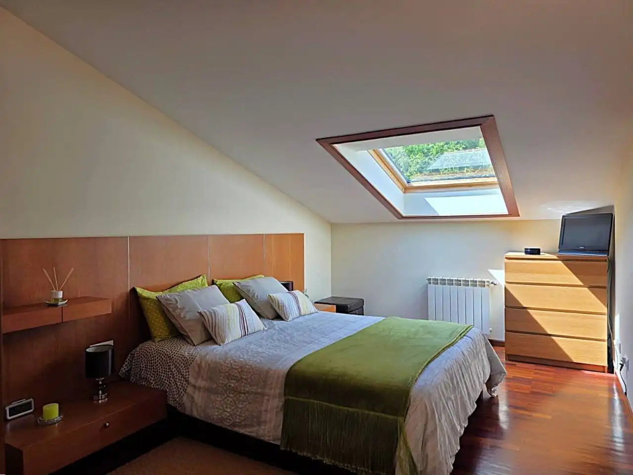 Schlafzimmer von Einfamilien-Reihenhaus zum Verkauf in Sada (A Coruña) mit Klimaanlage, Heizung und Privatgarten