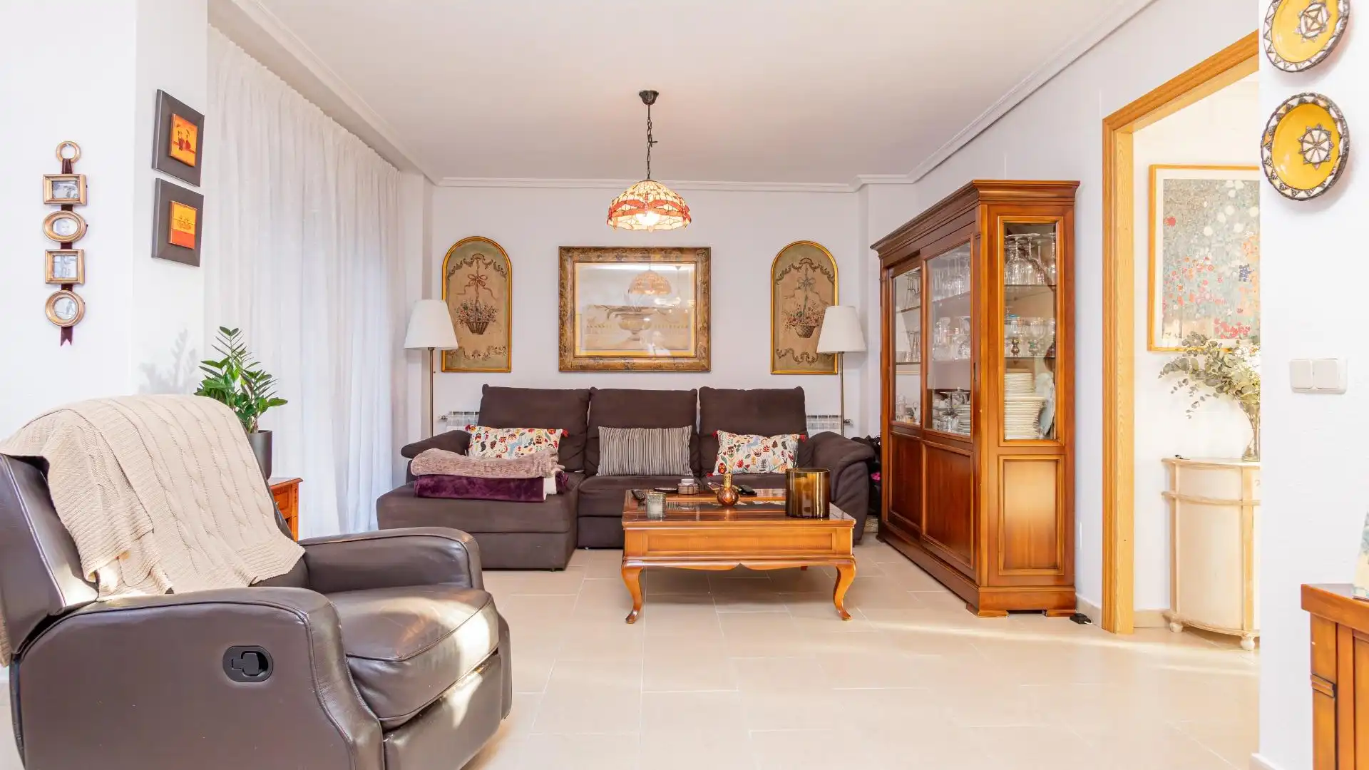 Sala de estar de Casa adosada en venta en Valdemoro con Calefacción, Jardín privado y Piscina comunitaria