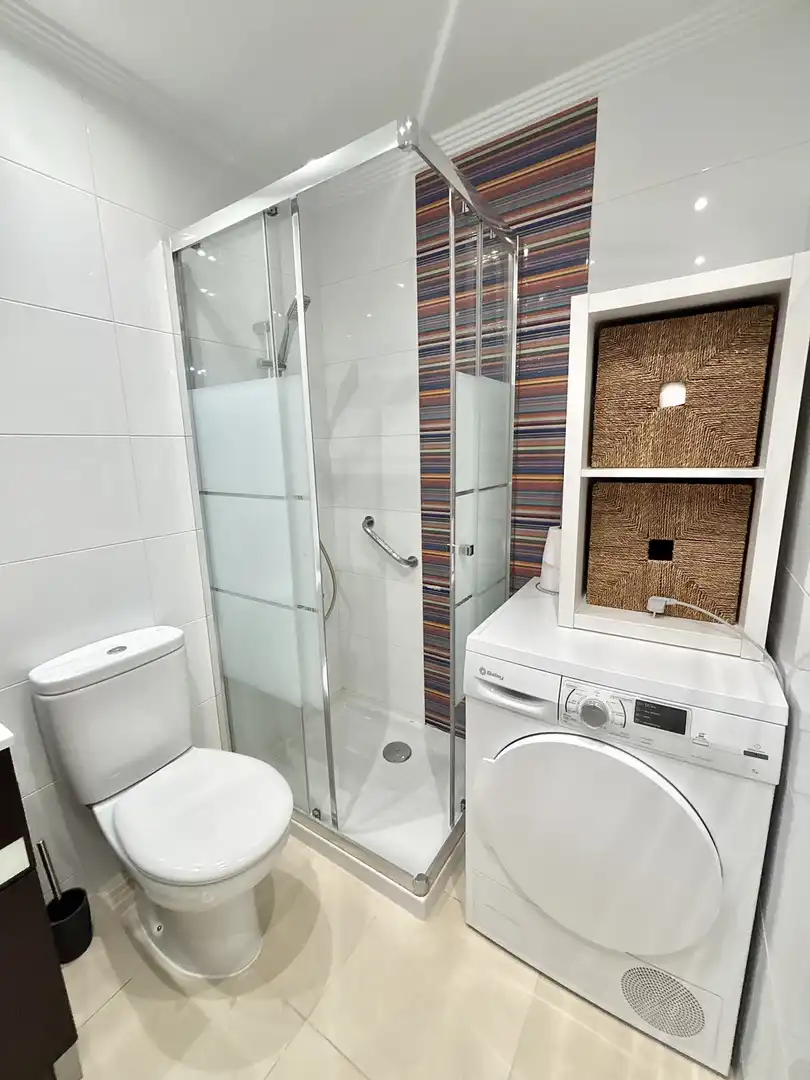 Baño de Ático en venta en Oviedo  con Calefacción y Parquet