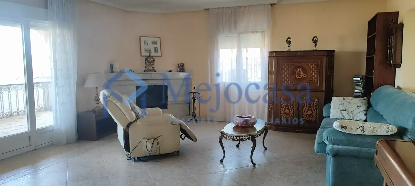 Sala d'estar de Casa o xalet en venda en Valdetorres de Jarama amb Calefacció, Jardí privat i Terrassa