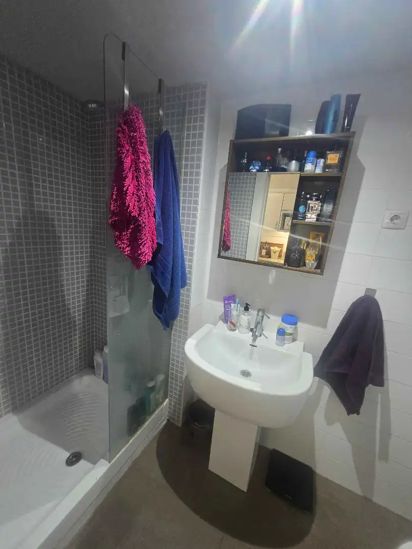 Baño de Estudio en venta en Guadalajara con Calefacción, Parquet y Amueblado