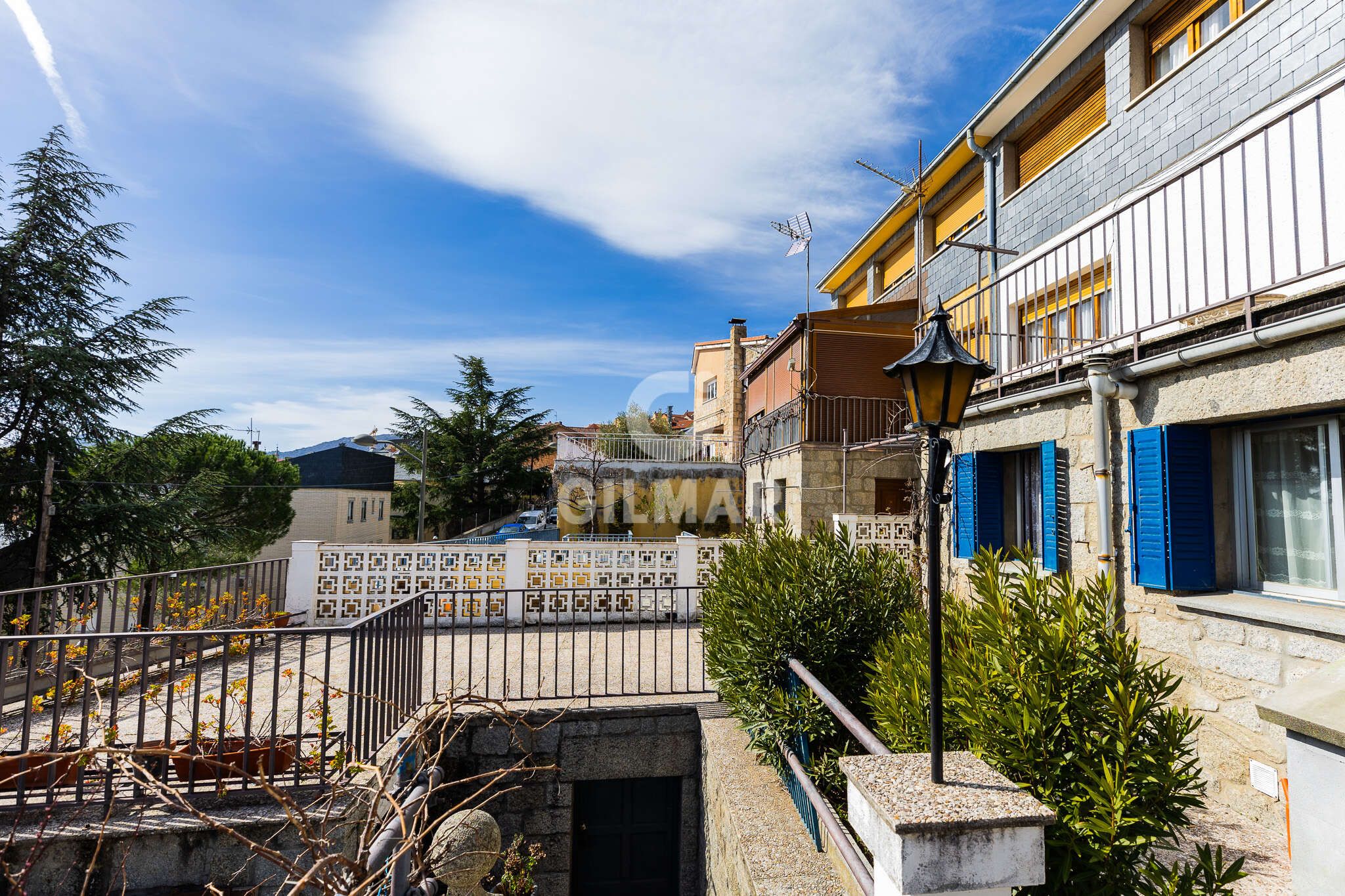 Exterior view of Single-family semi-detached for sale in San Lorenzo de El Escorial  with Private garden