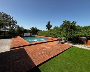 Swimming pool of House or chalet for sale in  Sevilla Capital  with Air Conditioner, Heating and Swimming Pool