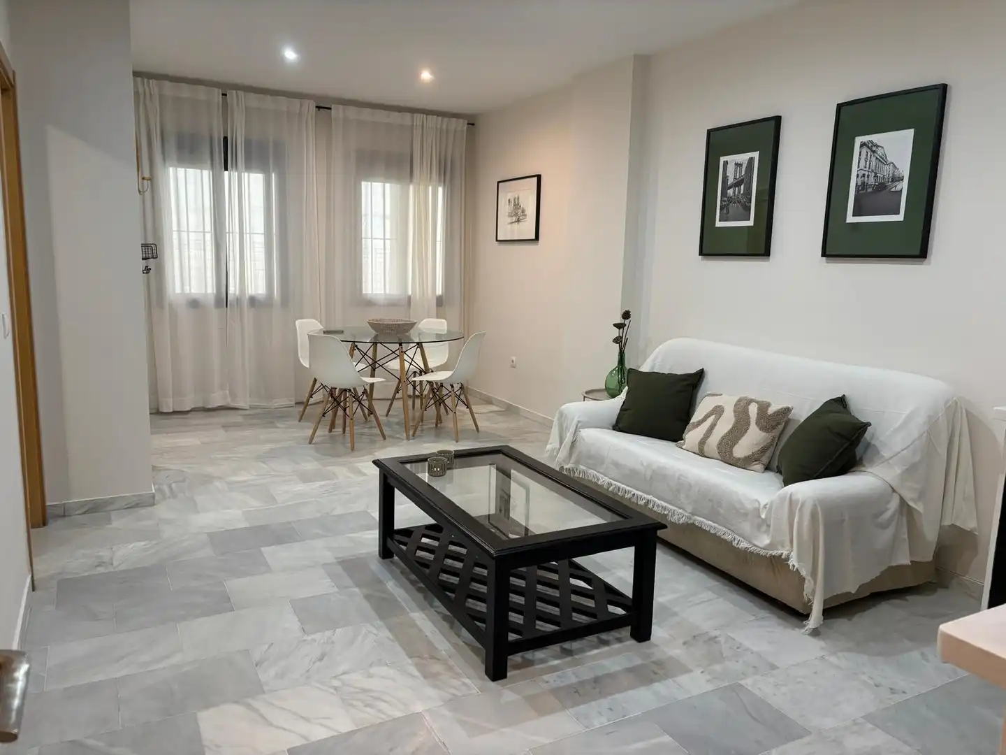 Sala d'estar de Apartament en venda en Barbate amb Jardí privat, Traster i Moblat