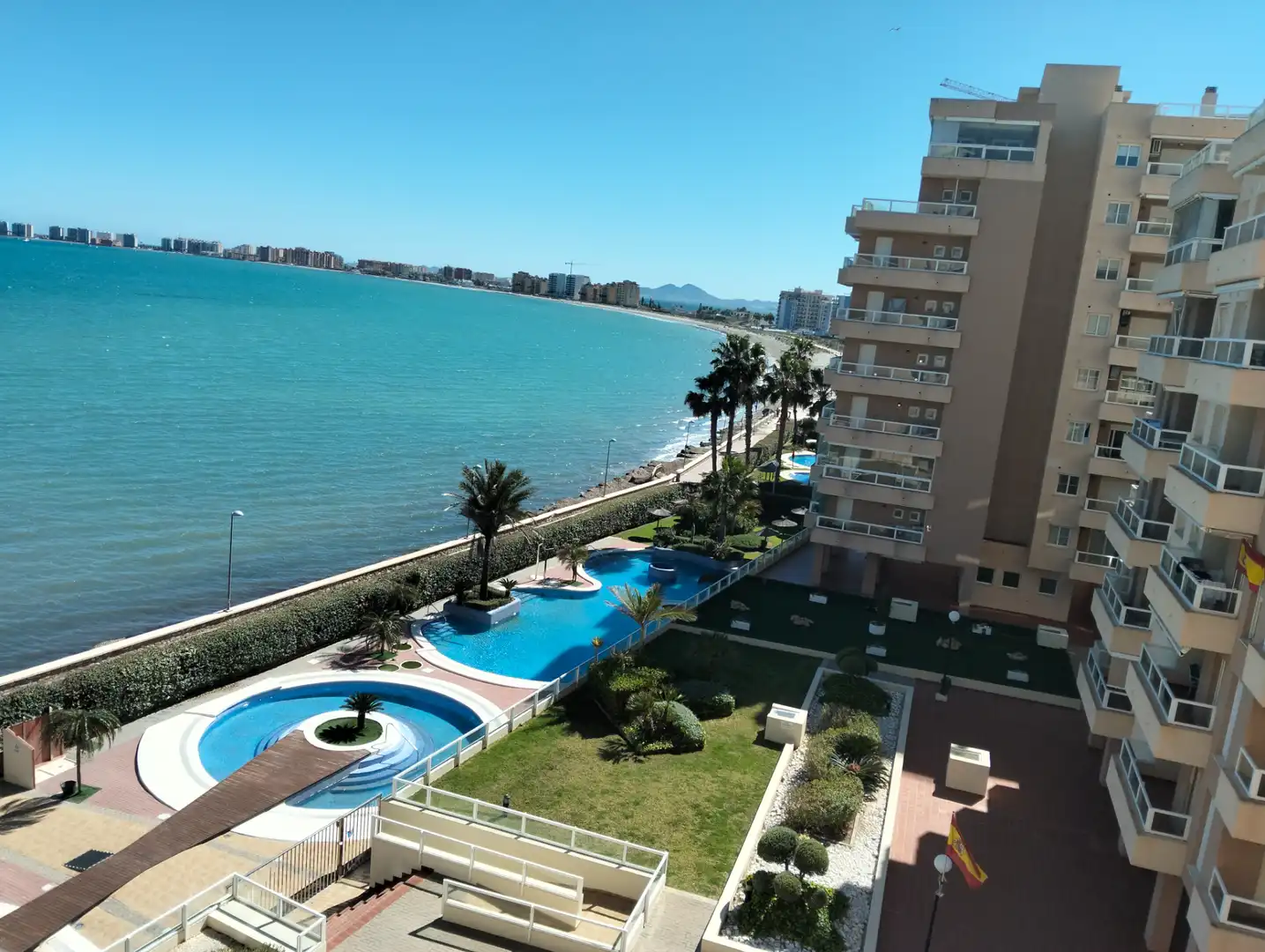 Schwimmbecken von Wohnung zum Verkauf in La Manga del Mar Menor mit Klimaanlage, Heizung und Privatgarten