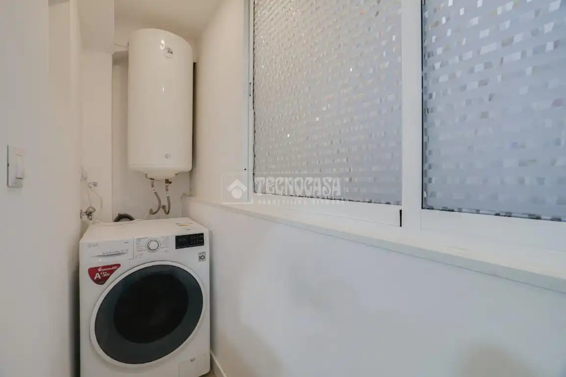 Bany de Pis en venda en Sant Feliu de Llobregat amb Aire condicionat i Balcó