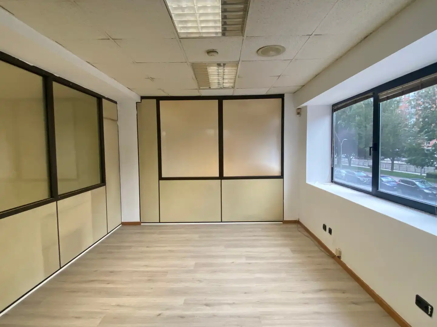 Oficina de lloguer a Avenida Reyes Católicos, imagen 10