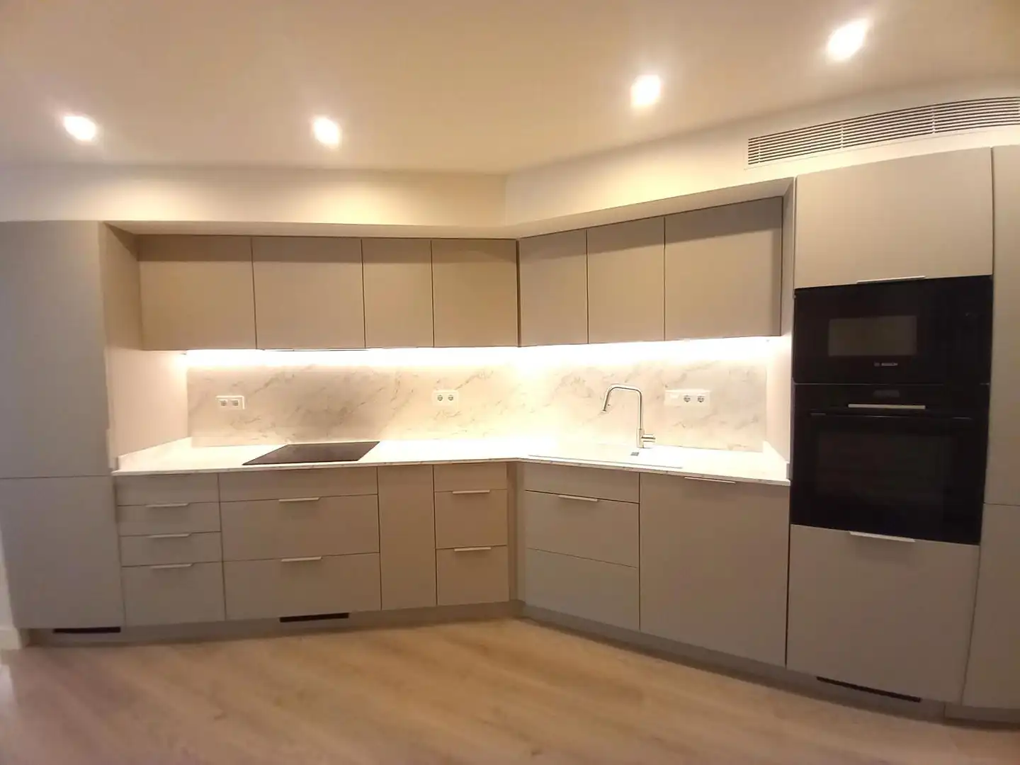 Küche von Wohnung zur Miete in Barcelona mit Klimaanlage, Heizung und Terrasse