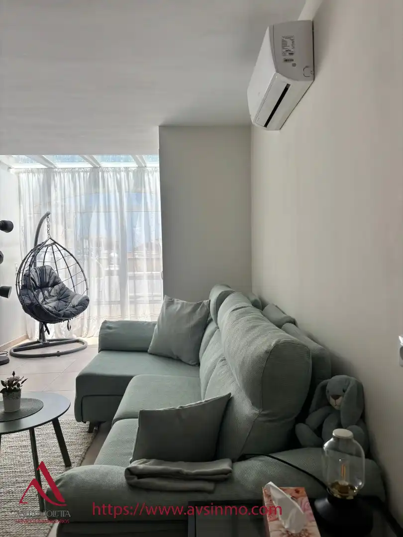 Sala de estar de Piso en venta en Torrevieja con Aire acondicionado, Jardín privado y Terraza