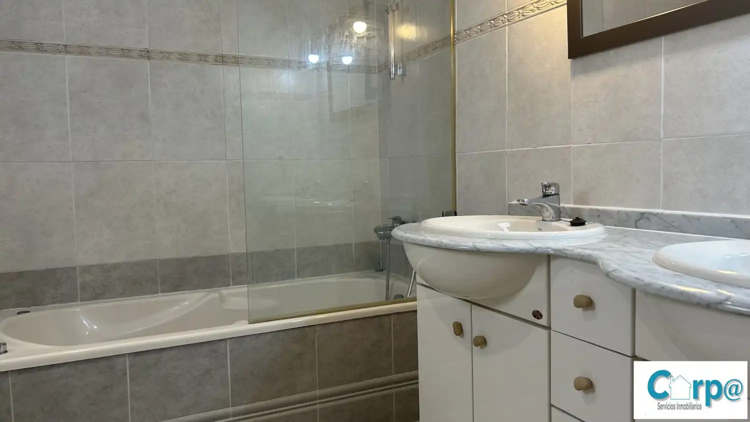 Bathroom of Houses for rent in Tavernes Blanques  with Air Conditioner, Heating and Parquet flooring