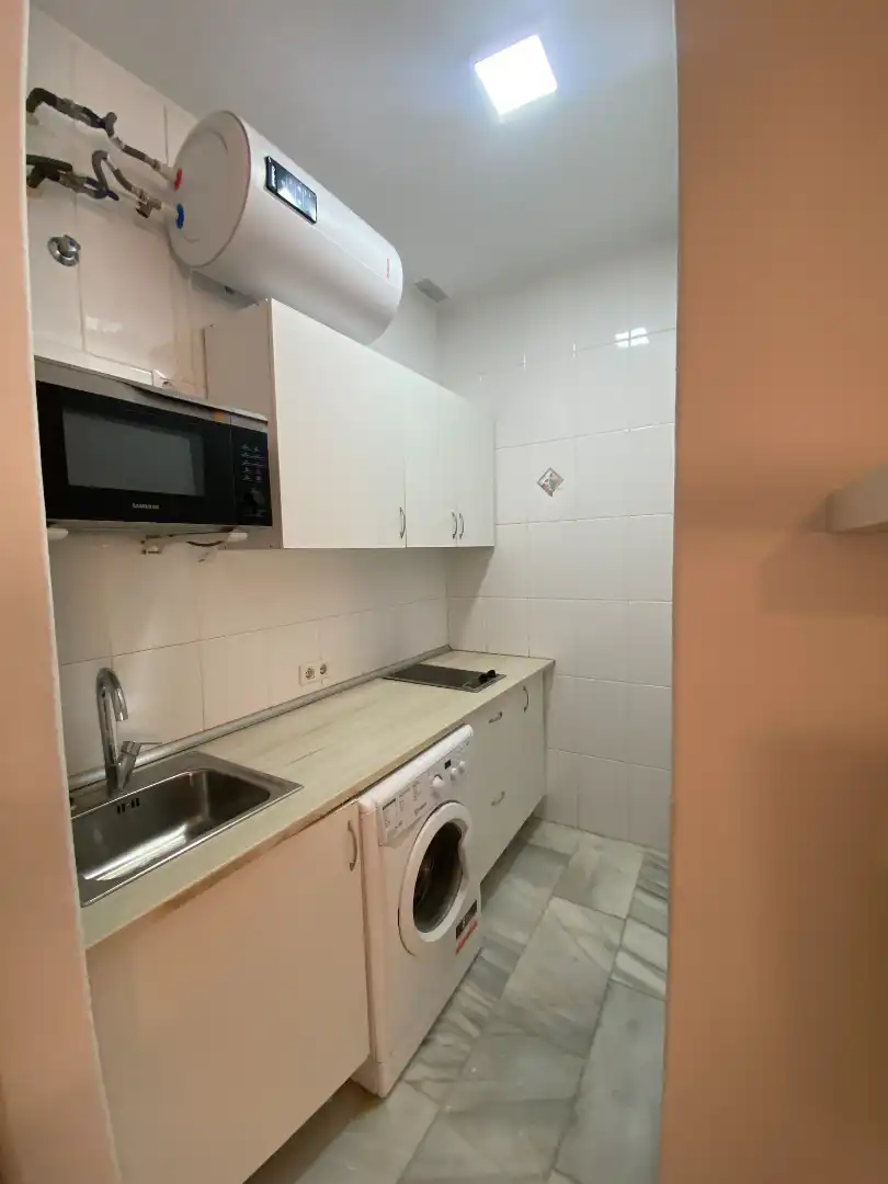Cuina de Apartament de lloguer en Málaga amb Aire condicionat, Moblat i Rentadora