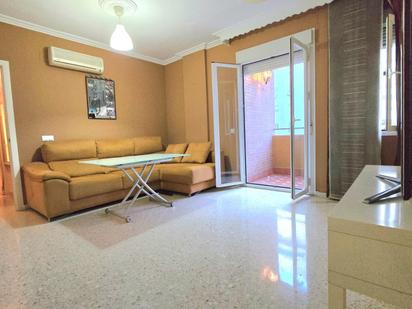 Living room of Flat for sale in  Sevilla Capital  with Air Conditioner, Private garden and Terrace