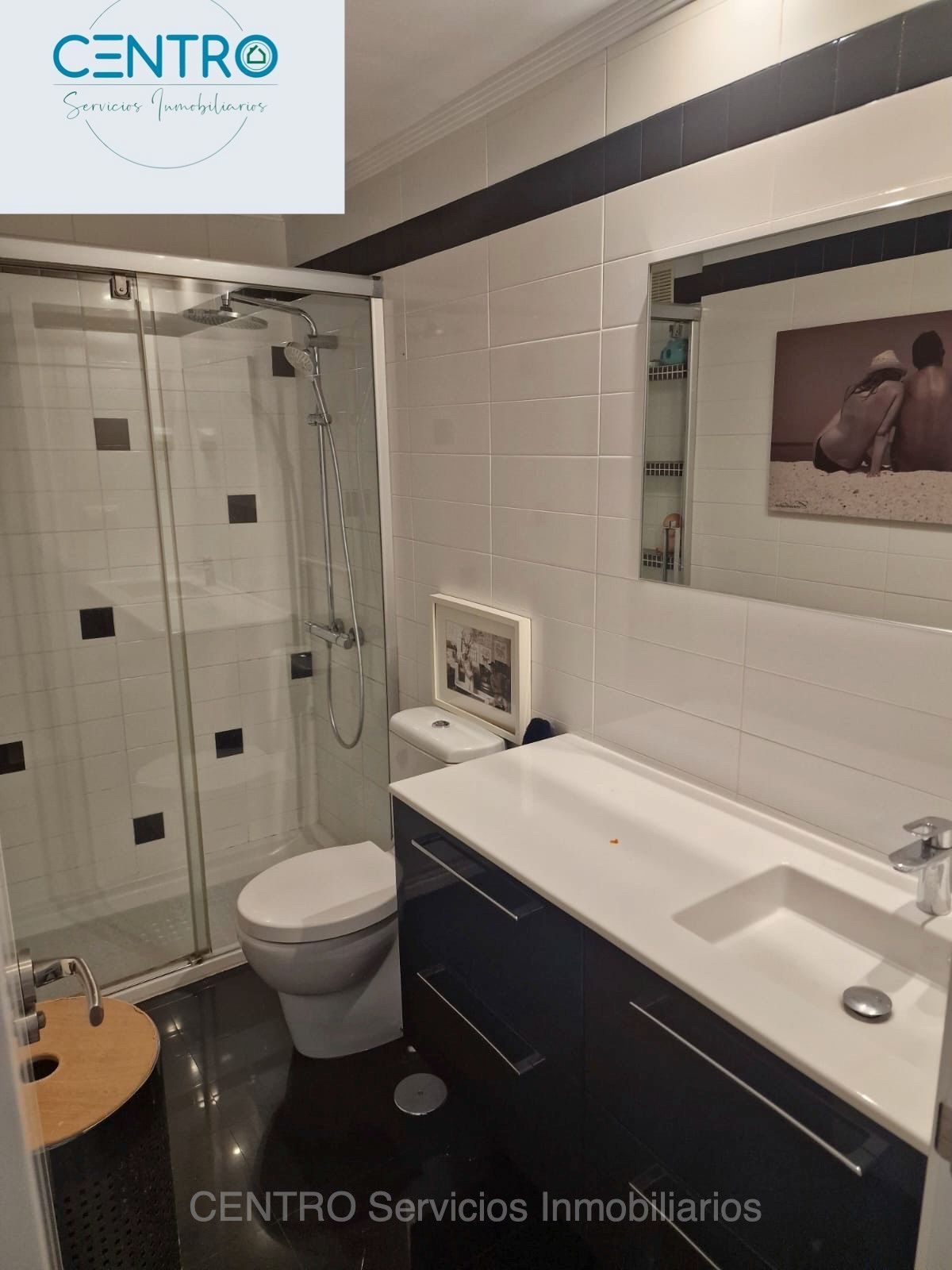 Bathroom of Flat to rent in Algeciras  with Air Conditioner and Furnished