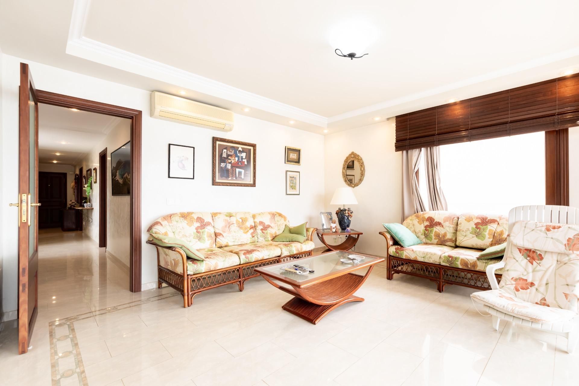 Sala d'estar de Apartament en venda en Capdepera amb Aire condicionat, Terrassa i Moblat