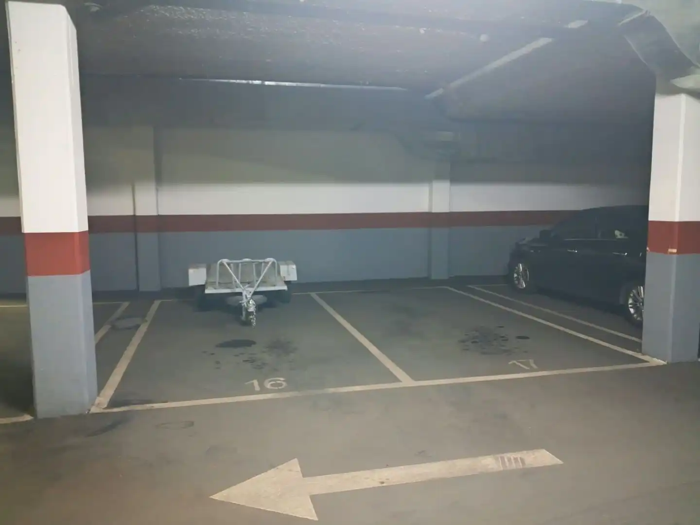 Parking of Garage for rent in Sur - PAU 4