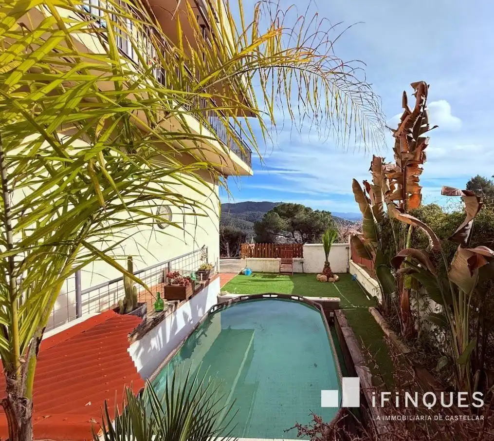Swimming pool of Houses for sale in Castellar del Vallès  with Air Conditioner, Private garden and Parquet flooring