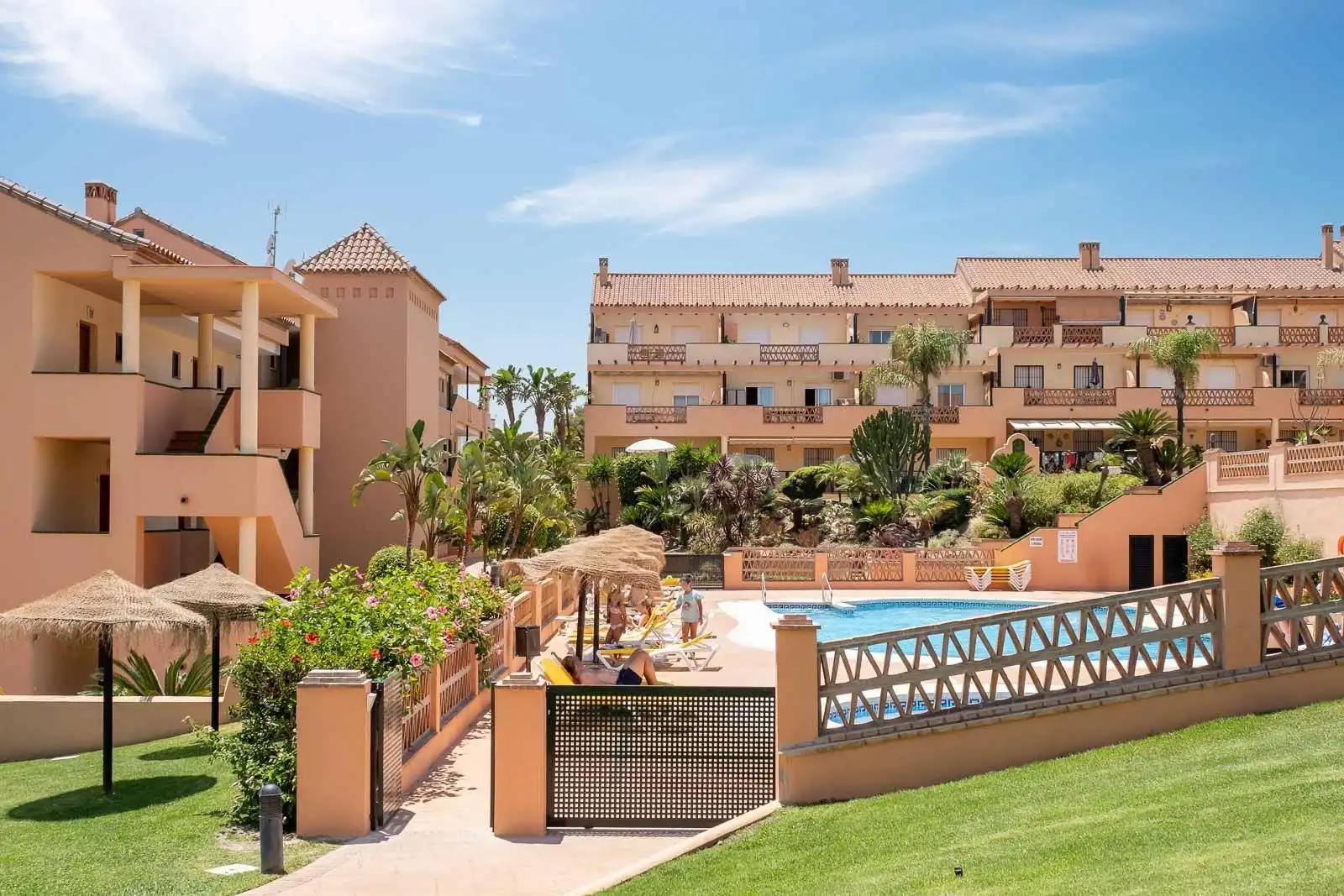 Vista exterior de Àtic de lloguer en Mijas amb Aire condicionat, Calefacció i Terrassa