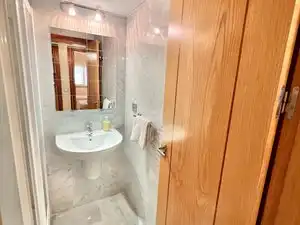 Badezimmer von Wohnung zur Miete in Almuñécar mit Klimaanlage, Terrasse und Möbliert